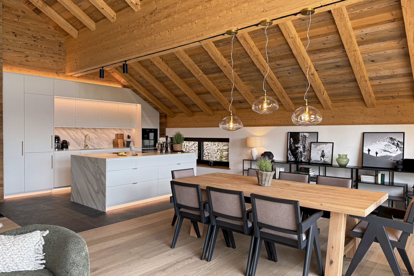 Küche & Essbereich im Chalet Mädesüss